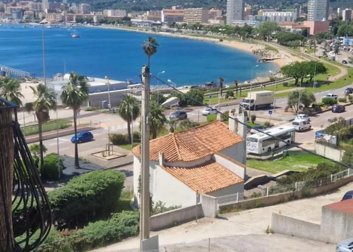 Magnifique Avec Balcon Vue à L'entrée D'ajaccio